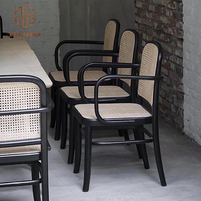 China Factory Wholesale Restaurant Dining Table And Chair Rattan Chair Set