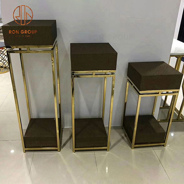 Wedding decoration display stands luxury gold metal floral flower plinths table set with black top