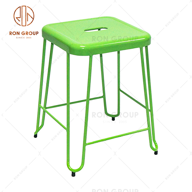 Cheap bar high chair with metal frame leg and durable PP plastic seat for fast food restaurant & kitchen & bar & club 